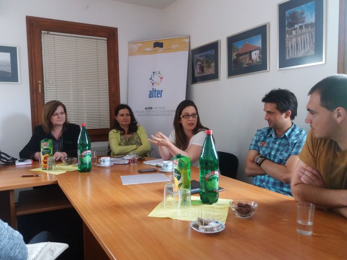 Konsultativni sastanak na temu “Unapređenje informisanja poljoprivrednika, kao i unapređenje dijaloga donosilaca odluka i malih proizvođača vezano za uspostavljanje adekvatnih procedura za prodaju tradicionalnih proizvoda” Konsultativni sastanak na temu “Unapređenje informisanja poljoprivrednika, kao i unapređenje dijaloga donosilaca odluka i malih proizvođača vezano za uspostavljanje adekvatnih procedura za prodaju tradicionalnih proizvoda”