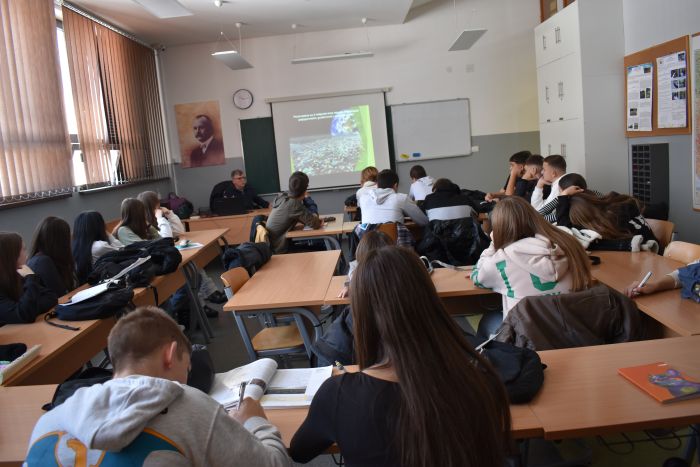 ODRŽAN INFO SASTANAK SA UČENICIMA GIMNAZIJE U IVANJICI ODRŽAN INFO SASTANAK SA UČENICIMA GIMNAZIJE U IVANJICI