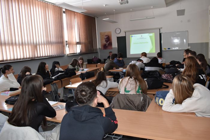 ODRŽAN INFO SASTANAK SA UČENICIMA GIMNAZIJE U IVANJICI ODRŽAN INFO SASTANAK SA UČENICIMA GIMNAZIJE U IVANJICI